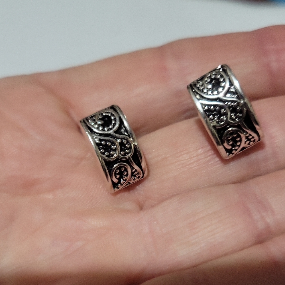 HMN Silver Patterned Clip On Earrings